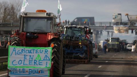 Accidente mortal en un control de carreteras en Ariège: una madre campesina y su hija pierden la vida, la FNSEA prevé prolongar los bloqueos por tiempo indefinido
