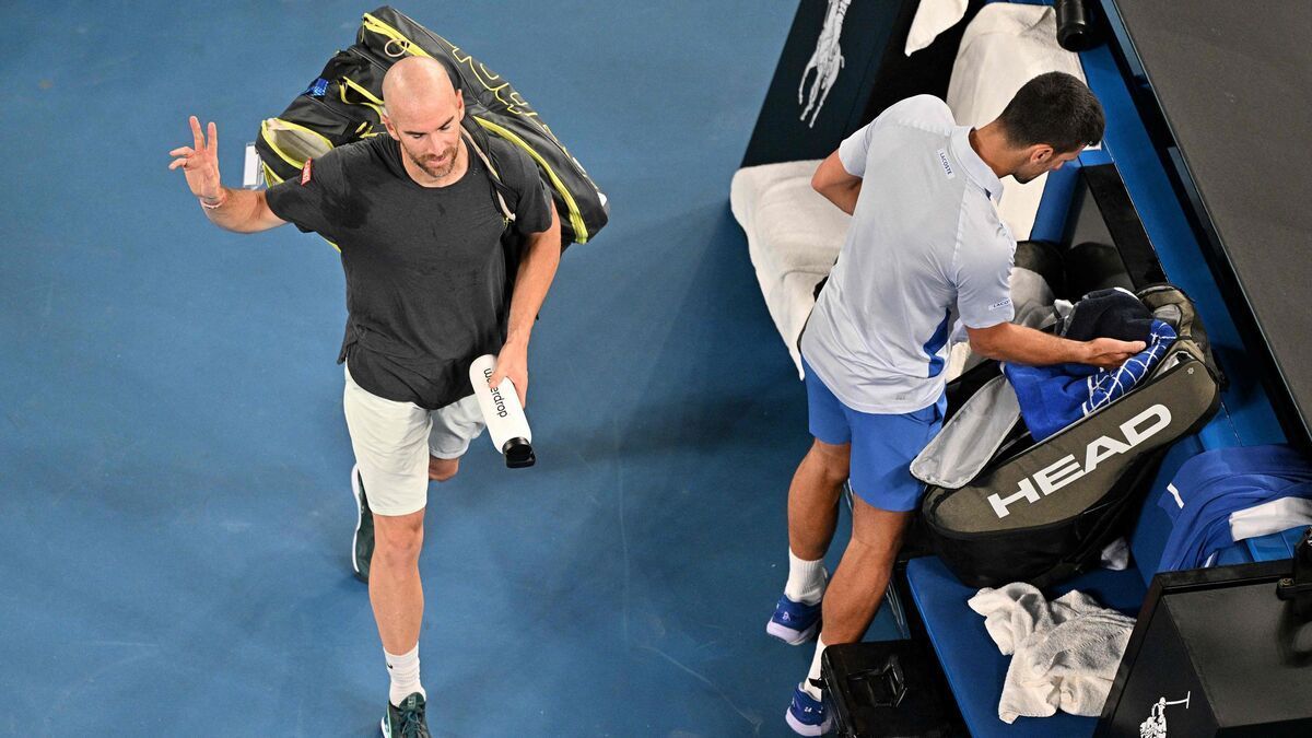 Adrian Mannarino derrotado por Novak Djokovic en un partido desigual en el Abierto de Australia.
