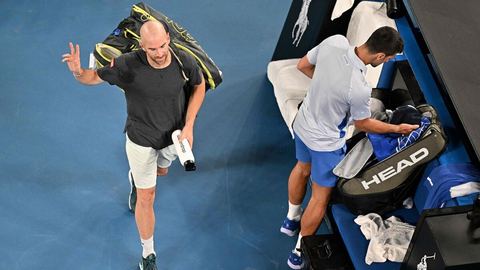 Adrian Mannarino défait par Novak Djokovic lors d'un match déséquilibré à l'Open d'Australie.