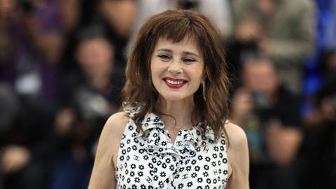 Anouk Grinberg expresa su enfado contra Macron