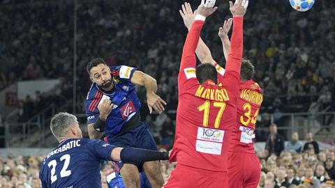 Francia hace una entrada impresionante al superar ampliamente a Macedonia del Norte