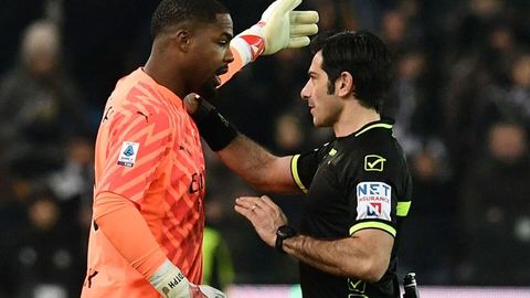 Le Monde du Football S'insurge Suite aux Insultes Racistes Dirigées vers Mike Maignan, Gardien de But de l'AC Milan, lors d'un Match du Championnat Italien