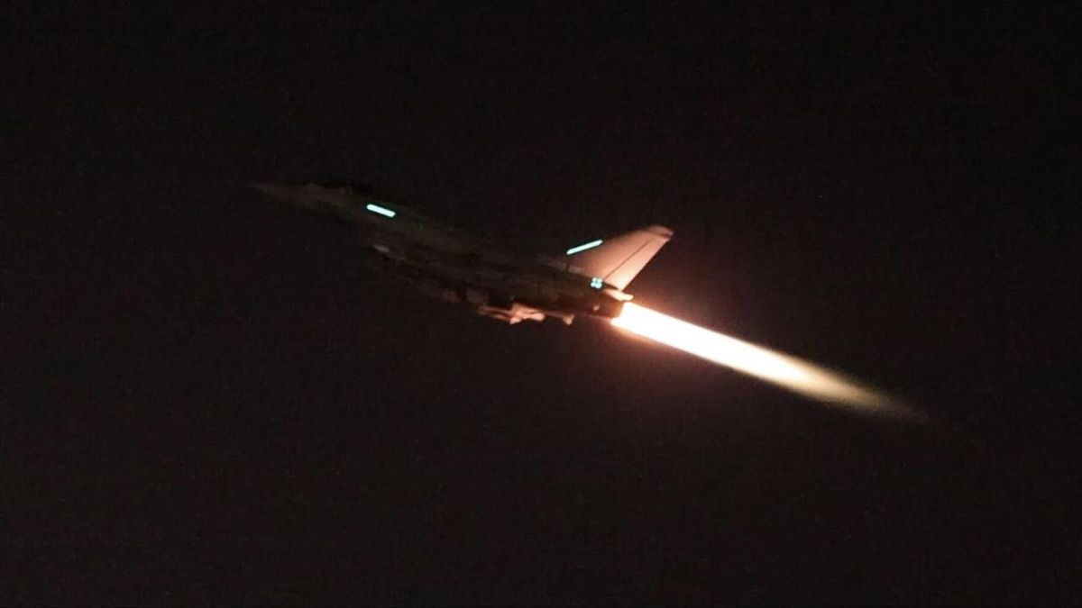 Houthis targeted by US and British bombing following weeks of tensions