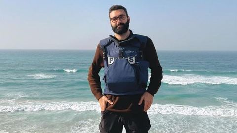 Motaz Azaiza, periodista que documenta el conflicto desde Gaza, obligado a evacuar