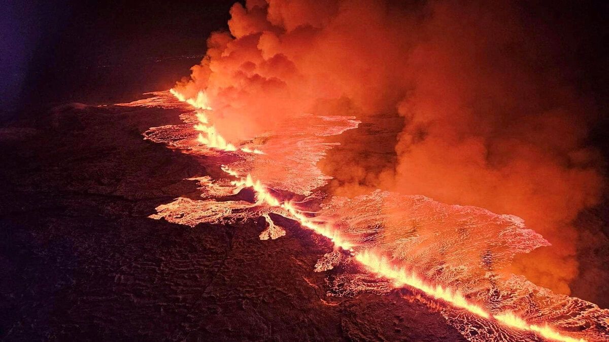 New eruption of a volcano near southwest Reykjavik in Iceland