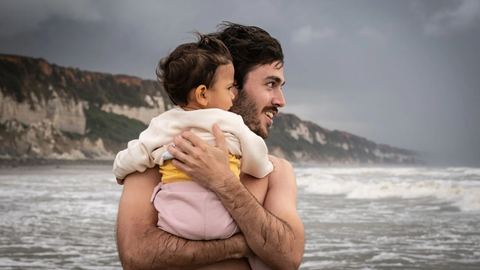 Panayotis Pascot n'est pas le seul acteur talentueux dans la langue Française dans la série « De grâce » sur Arte