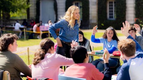 "Sam" sur TF1 : Une pause récréative pour les jeunes acteurs de la série.