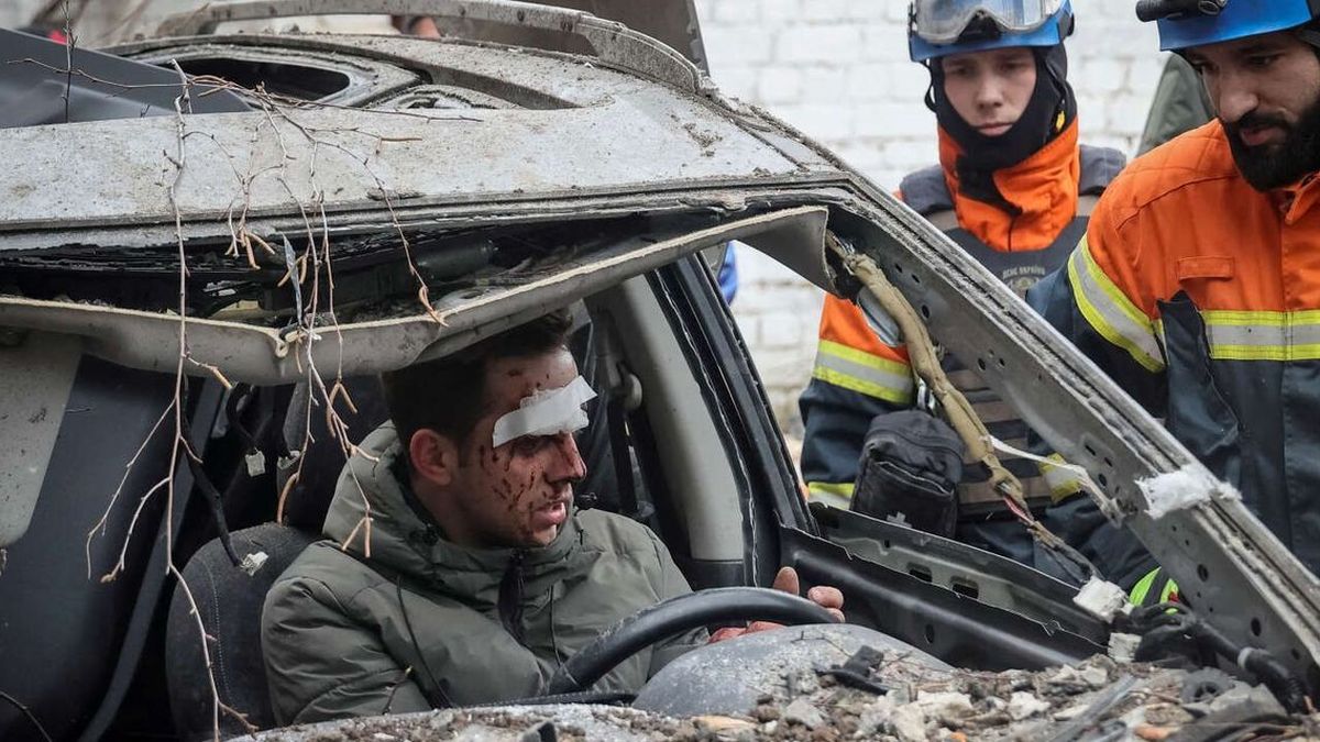 New Russian night bombings hit Nikopol, Kherson and Kharkiv, according to local authorities