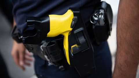 Un hombre muere tras una docena de descargas de Taser por parte de la policía: lo que sabemos.