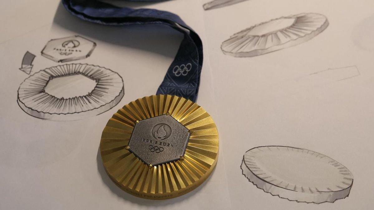 Comment chaque médaille contient-elle 18g de la Tour Eiffel?