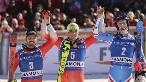 Daniel Yule réalise une remontée historique pour gagner le slalom de Chamonix, Clément Noël finit 3ᵉ