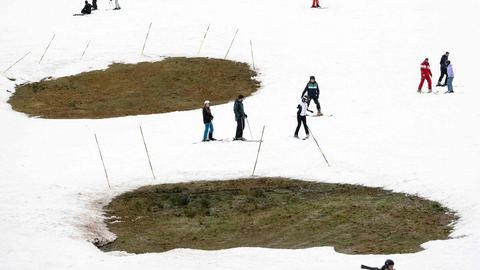 Grupos asociativos denuncian el traslado de nieve en camión a una estación de esquí de los Vosgos