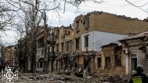Deux Travailleurs Humanitaires Français Périssent dans un Bombardement Russe ; Une Enquête est Lancée par le Parquet Antiterroriste