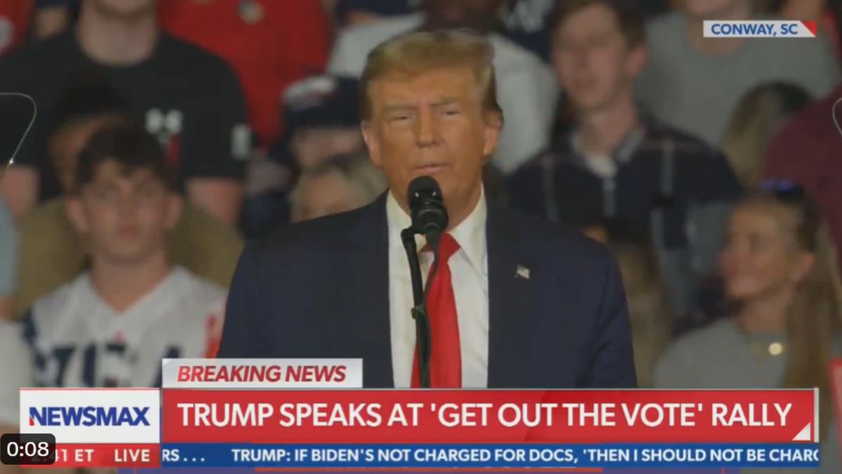 Donald Trump se moque de l'absence du conjoint militaire de Nikki Haley dans la campagne.