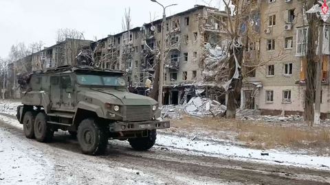 Kiev signale des dizaines d'attaques russes sur les fronts est et sud