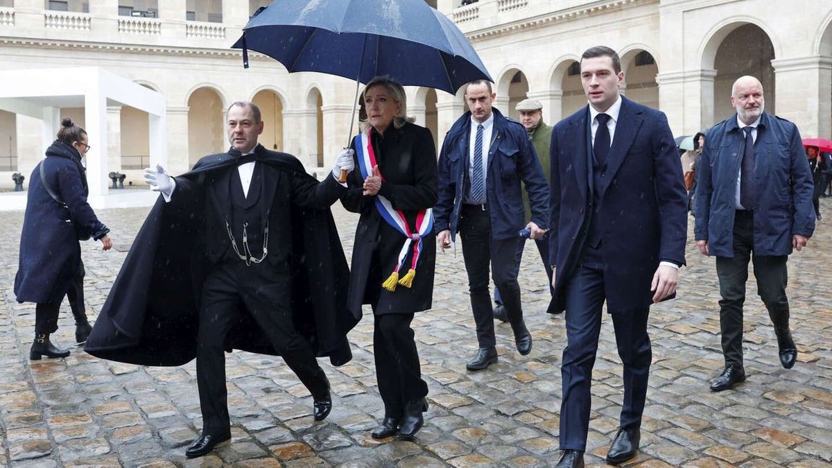 Pese a las reticencias de Emmanuel Macron, Marine Le Pen asistirá a la ceremonia