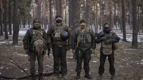 Ukraine's Armed Forces Commander Says kyiv Must Adjust Strategies Amid Decline in Western Military Assistance