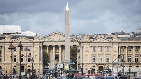 Suivez les discussions controversées du Conseil de Paris sur les jardins de Notre-Dame et la restructuration de la Concorde en français