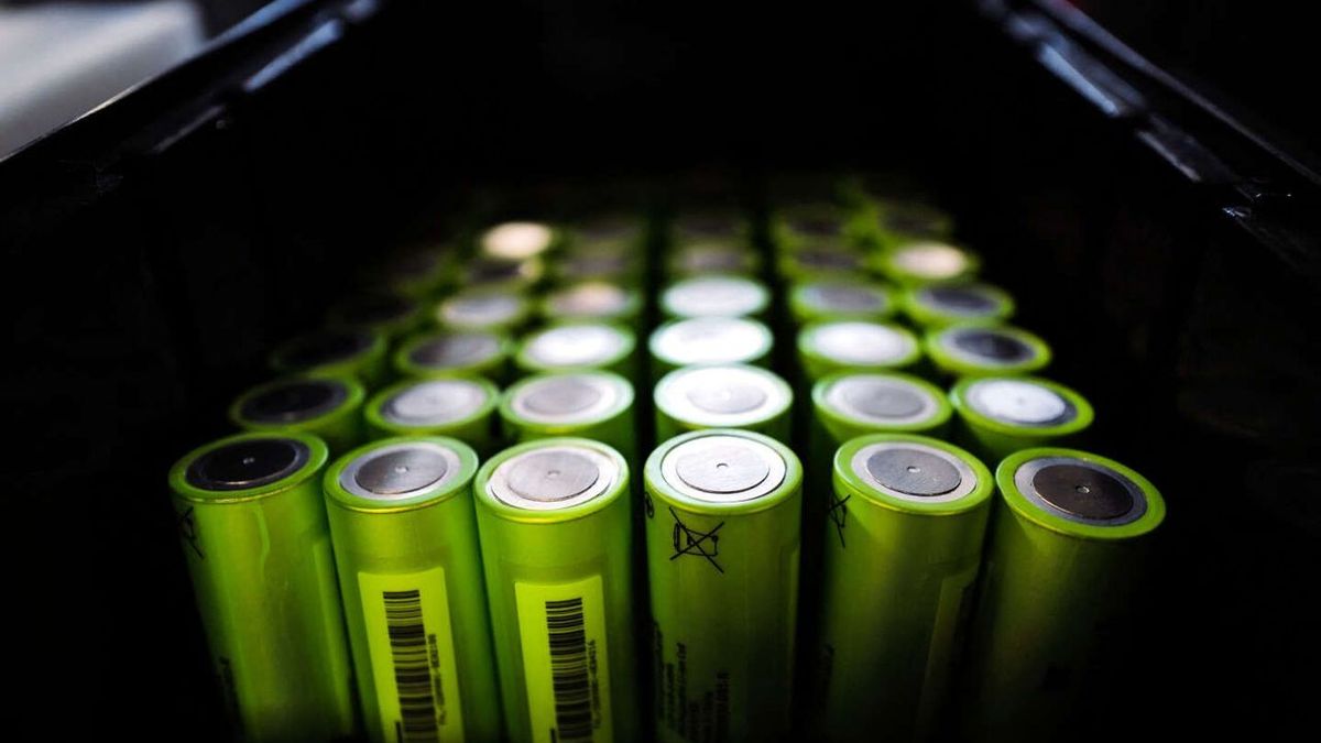 Un brasier en Aveyron anéantit 900 tonnes de batteries au lithium dans un dépôt de stockage
