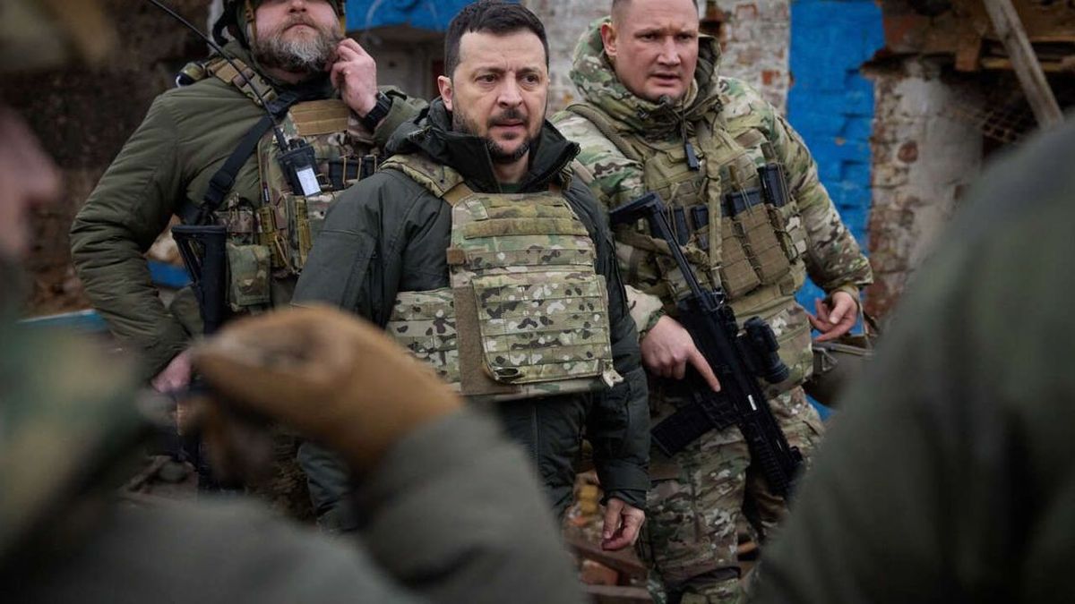 Zelensky déclare avoir discuté avec Macron des besoins de l'Ukraine en matière d'armement