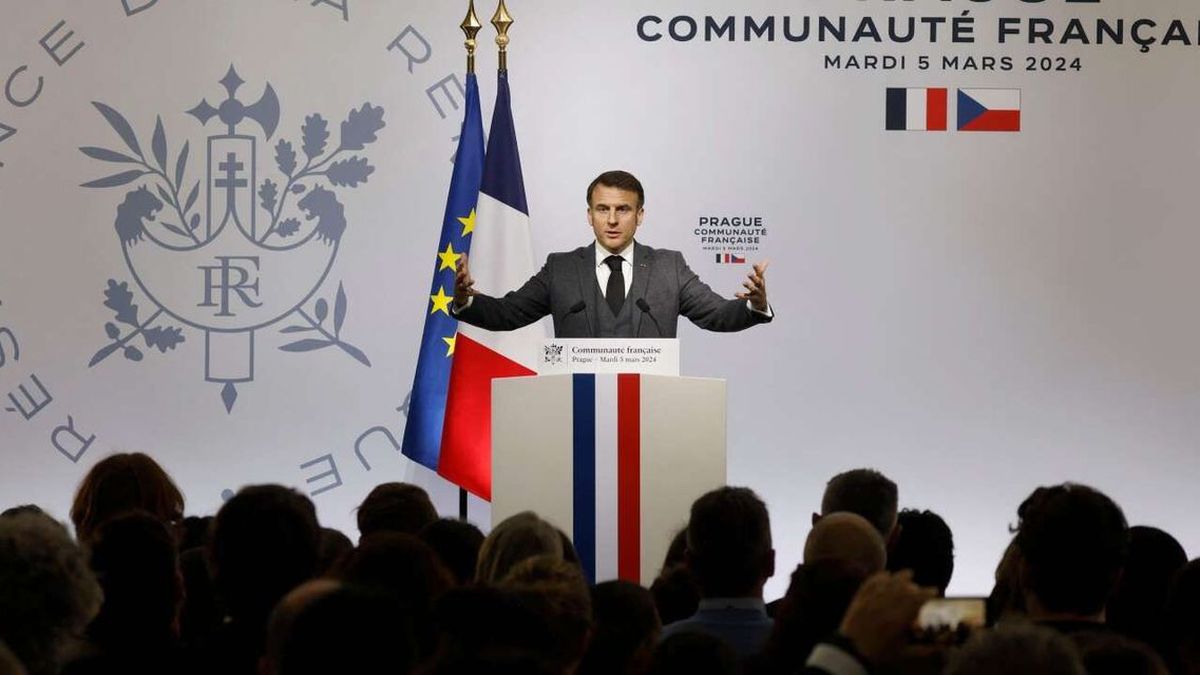À Prague, Macron exhorte les alliés de Kiev à faire preuve de courage