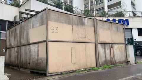 Attaque devant une synagogue à Paris : l'agresseur présumé emmené à l'unité psychiatrique.
