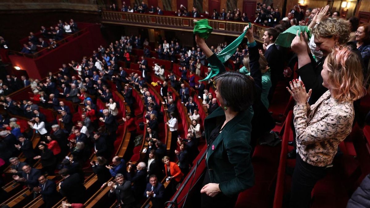Derrière les scènes du Congrès de Versailles : l'intégration de l'IVG dans la Constitution