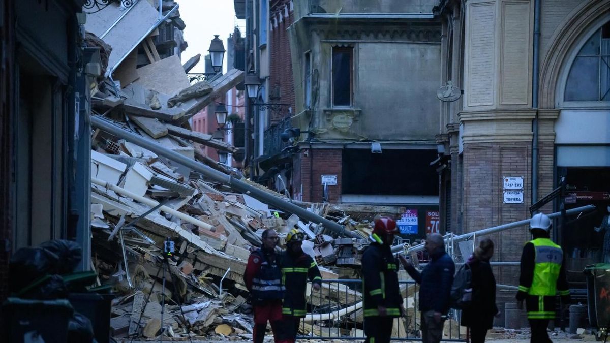 Éboulement d'un immeuble inoccupé dans la rue Saint-Rome à Toulouse, les recherches sont en cours