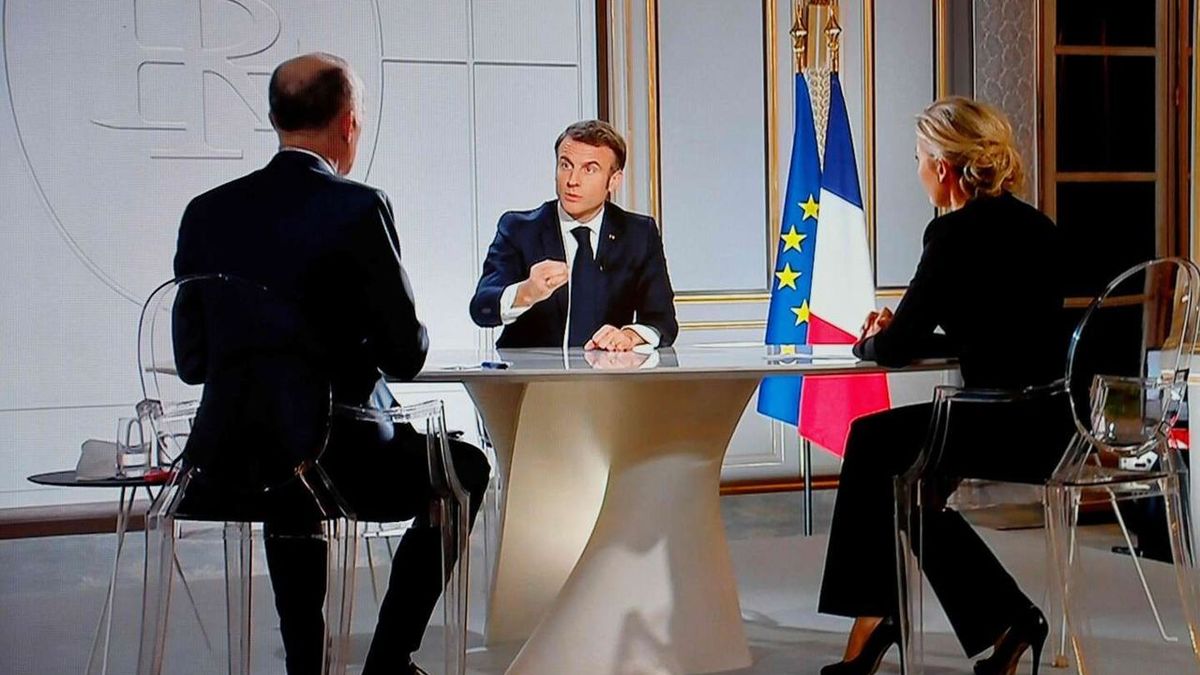 Emmanuel Macron affirme que 'aucune option n'est exclue' concernant l'Ukraine et rejette les accusations d'opportunisme électoral