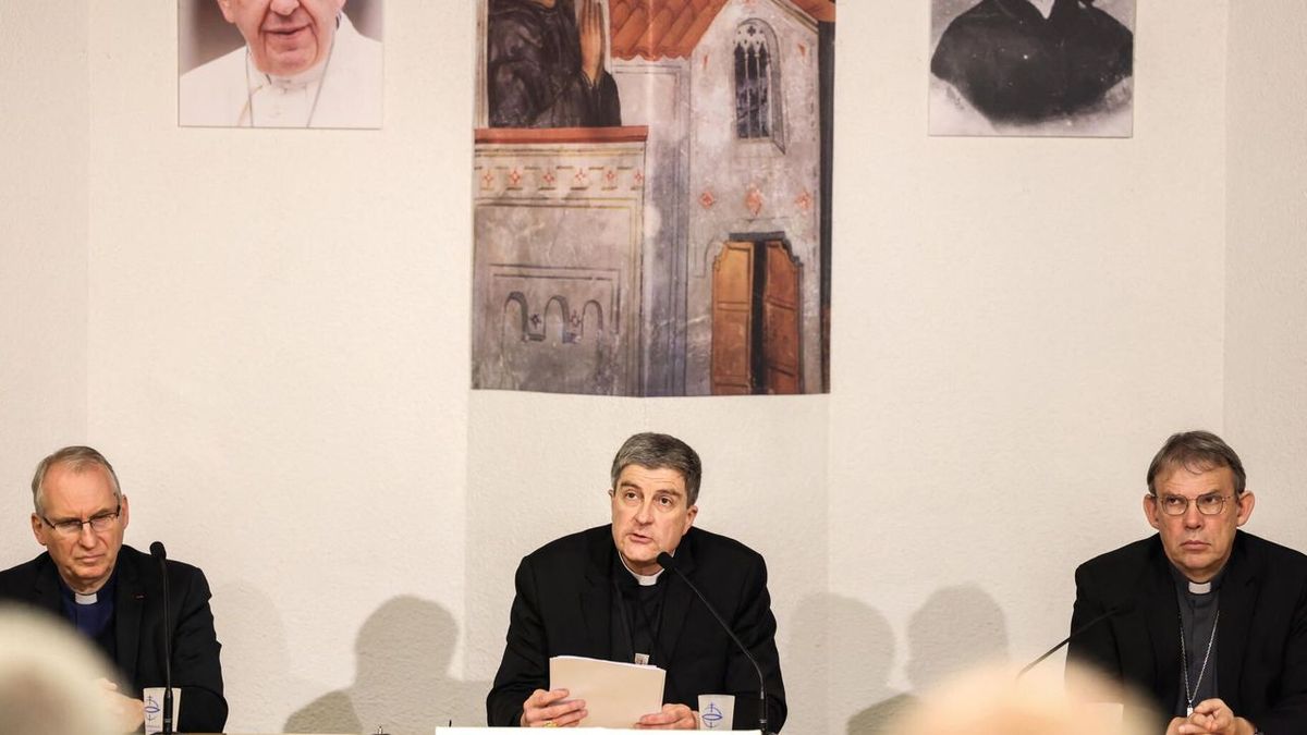 En réaction, l'Église catholique invite à « jeûner et prier »