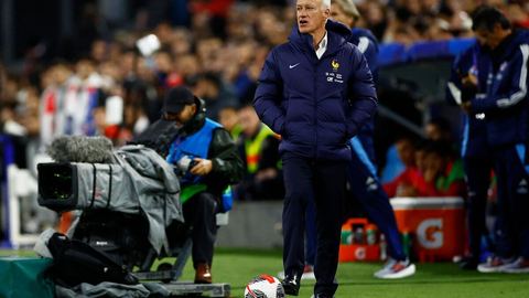 Selección francesa: Deschamps inspira coraje con fuerte discurso en el vestuario durante el partido contra Chile