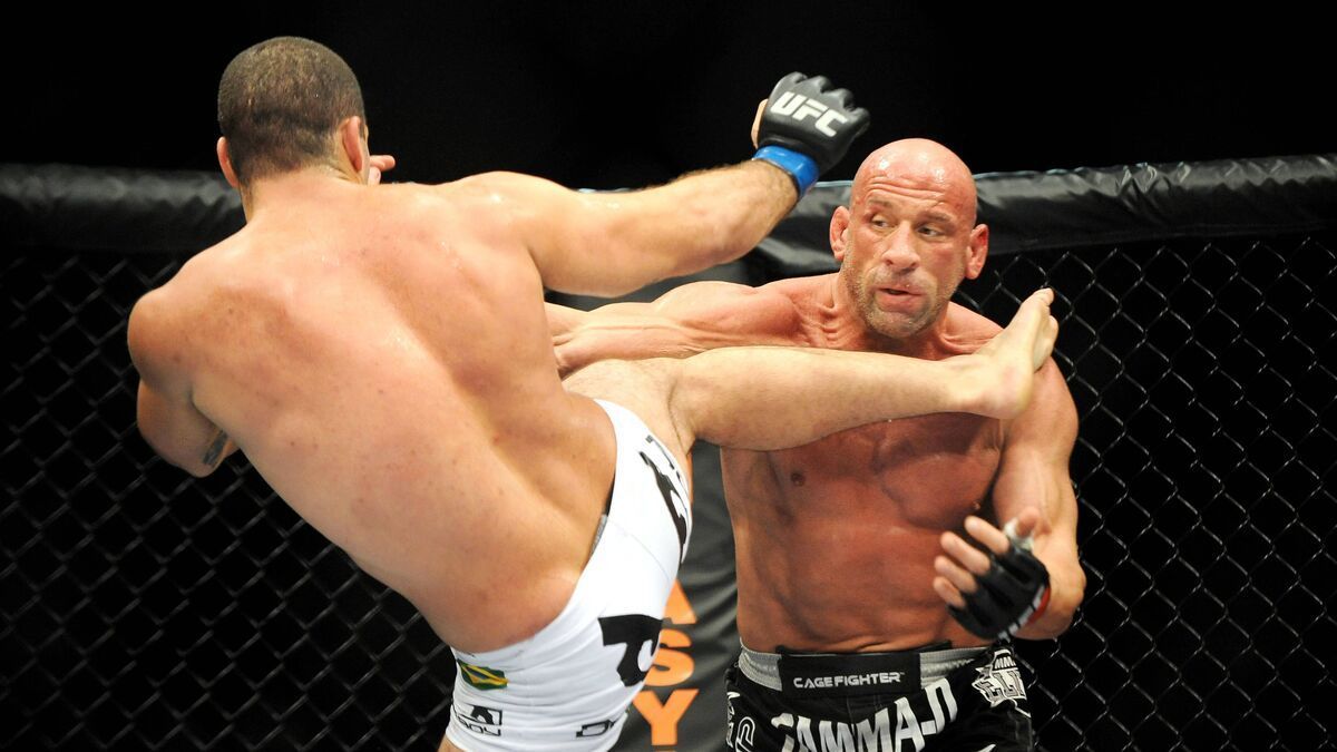 La légende de l'UFC Mark Coleman, sauveur de ses parents d'un incendie, sort du coma selon la Fédération de MMA