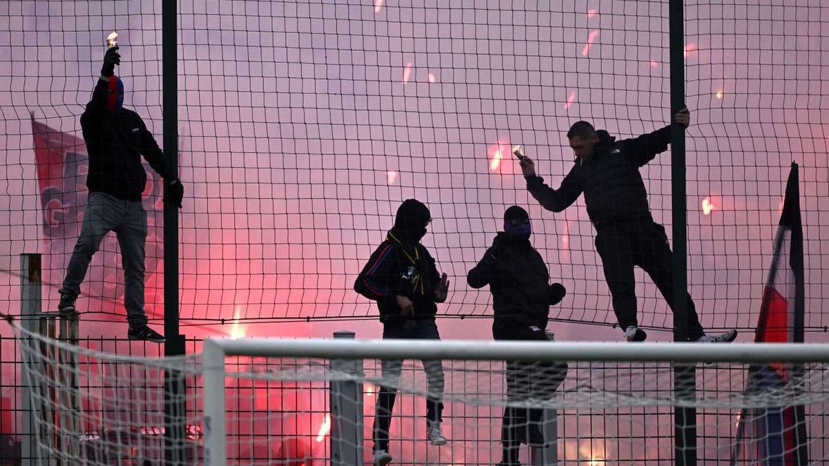 Peines de prison ferme pour deux fans de Lyon suite à des actes racistes lors du match OM-OL