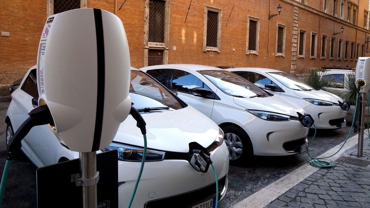 Renault procède au rappel de plusieurs modèles de Zoé et Mégane IV pour des raisons de sécurité liées à des risques d'incendie ou de blessure.