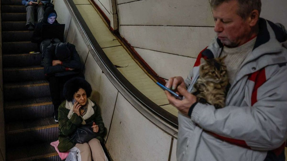 Trente missiles russes frappent Kiev causant une dizaine de blessés dans divers quartiers