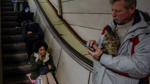 Treinta misiles rusos impactan en Kiev provocando una decena de heridos en varios barrios