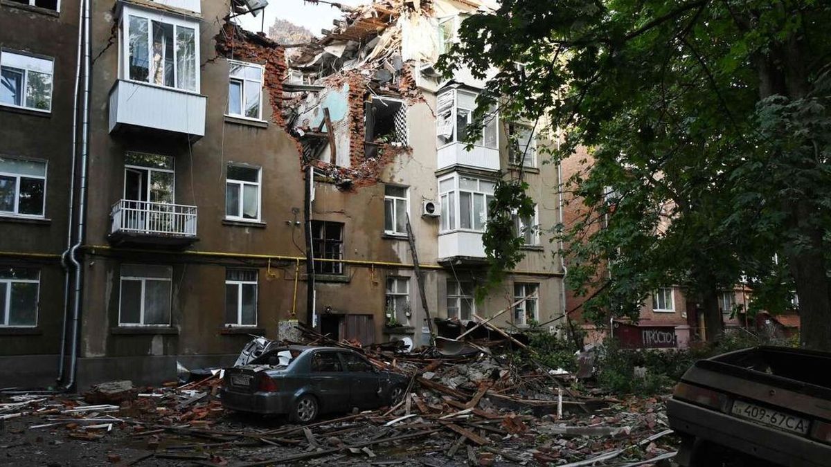 Une attaque de drones russes blesse sept personnes à Soumy et cause des dégâts aux infrastructures civiles
