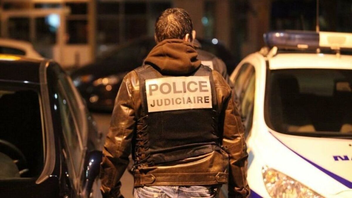 A resident of Créteil finds a lost bullet in her living room furniture
