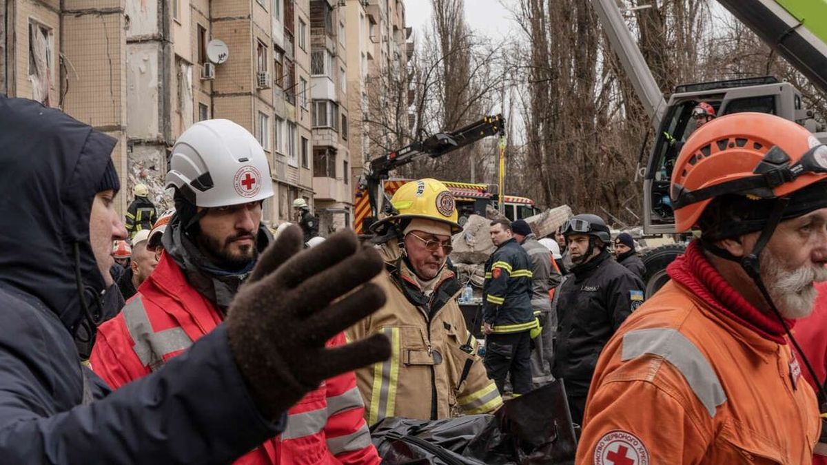 Zelensky exerce une pression accrue sur ses alliés pour accélérer les envois d'armes suite aux attaques russes mortelles à Odessa.