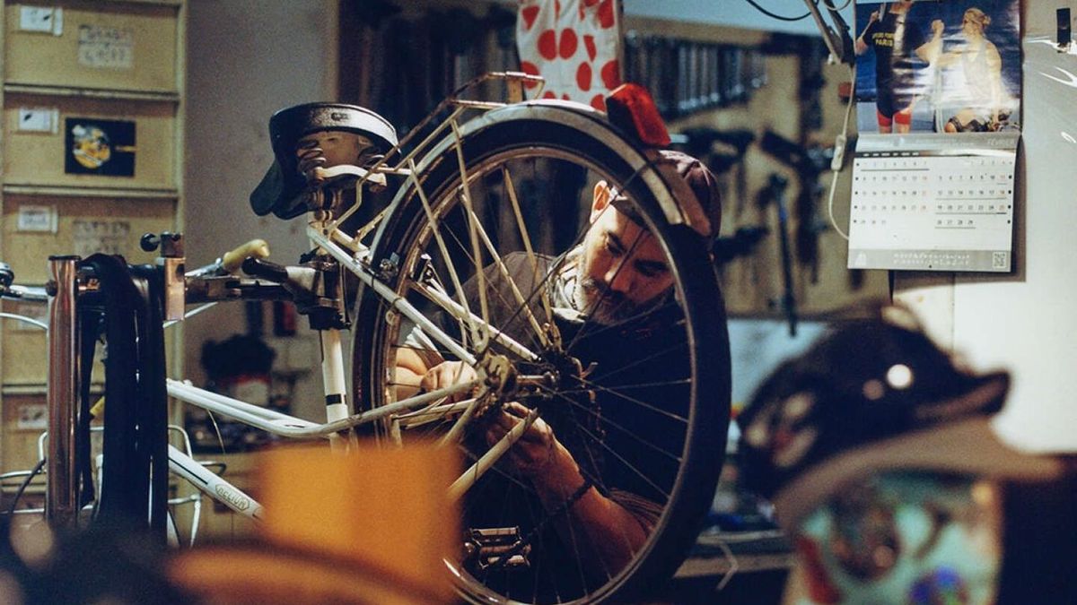 À Paris, Daniel Quéré dorlote les vélos et les clients sur la Rue de Charonne