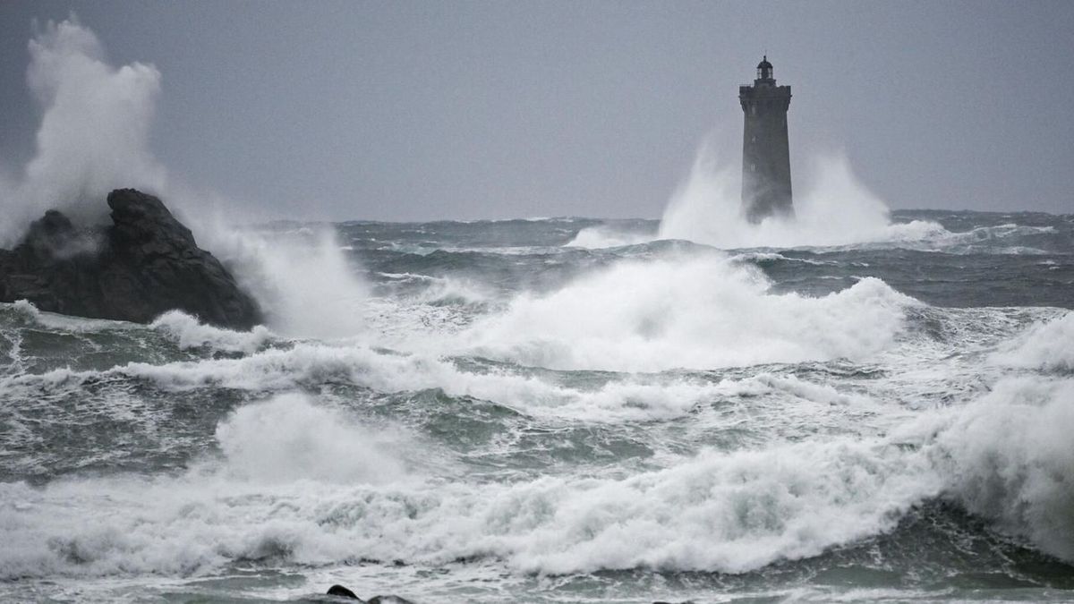 Alerte de Météo France concernant le danger de "vents forts" et de "submersions maritimes" en France