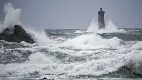 Alerte de Météo France concernant le danger de "vents forts" et de "submersions maritimes" en France