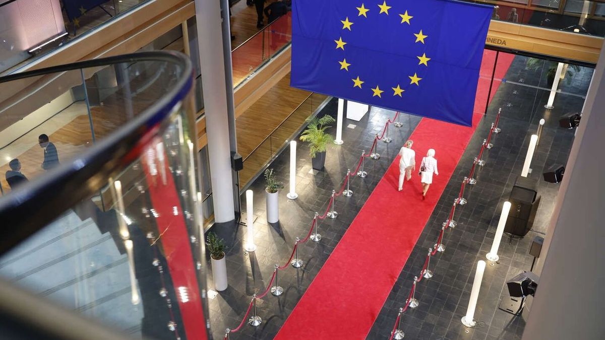 Bardella conserve une large avance, Glucksmann se rapproche davantage du camp Macron