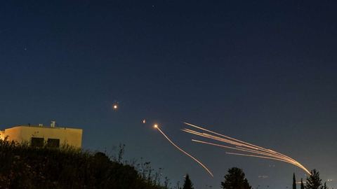 Hezbollah prétend avoir lancé des dizaines de roquettes vers le nord d'Israël