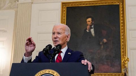Joe Biden firma el proyecto de ley de asistencia a Ucrania aprobado por el Congreso