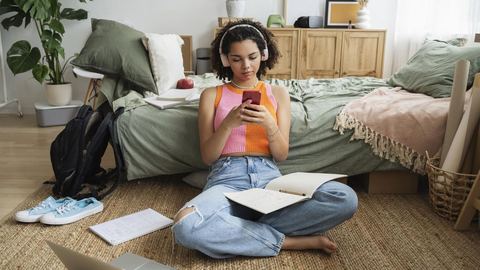 L'augmentation du temps passé sur les écrans par les jeunes au détriment de la lecture s'accélère.