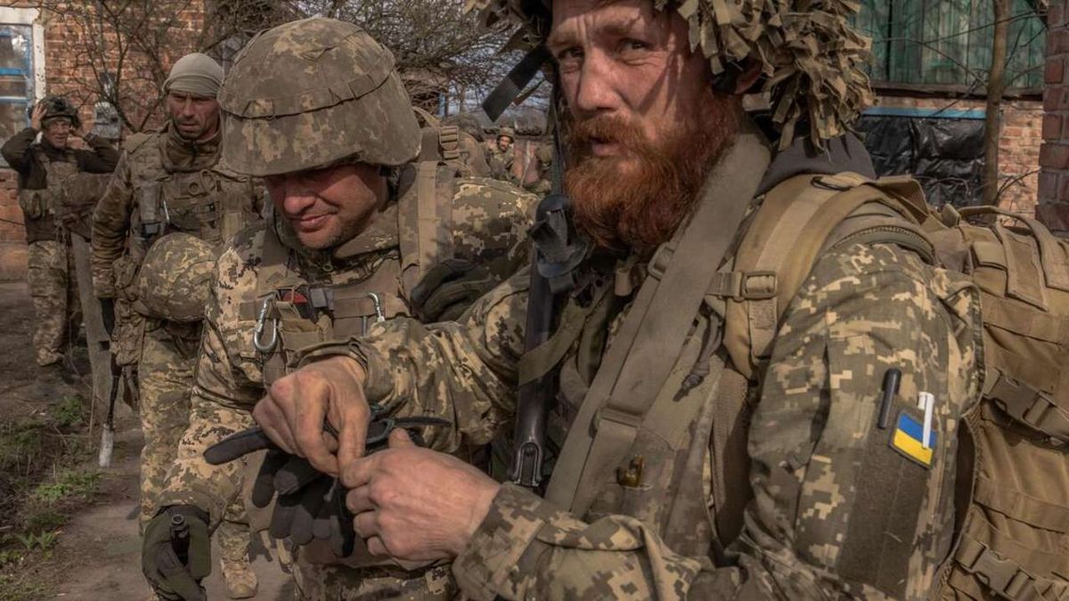 Le Chef des Forces Armées Ukrainiennes déclare une situation 'exceptionnellement ardue' sur plusieurs fronts