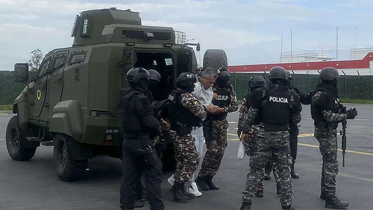 Les diplomates mexicains se préparent à partir de l'Equateur suite à l'assaut policier sur leur ambassade à Quito.