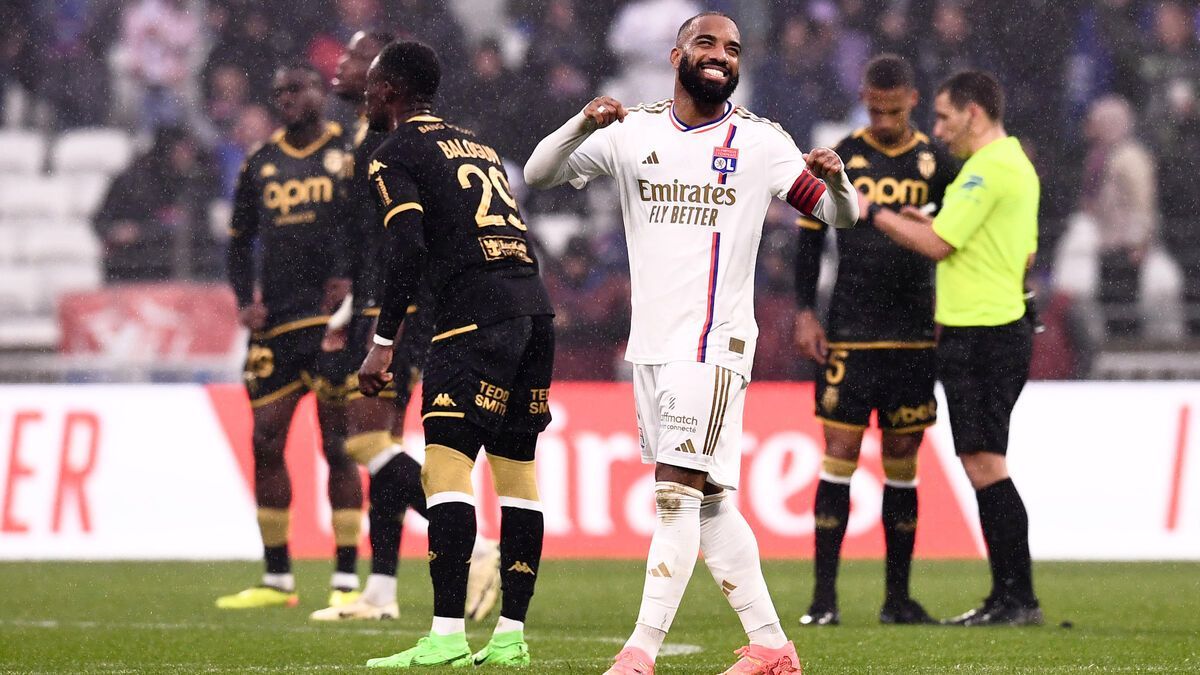 Ligue 1 : Lyon bat Monaco 3-2 et consacre le PSG champion