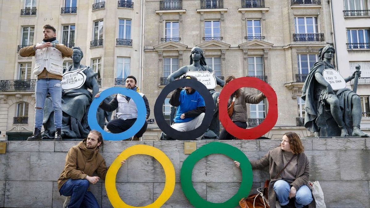 Nettoyage social" avant les JO de Paris : des associations s'insurgent, les autorités nient vouloir "dissimuler la pauvreté